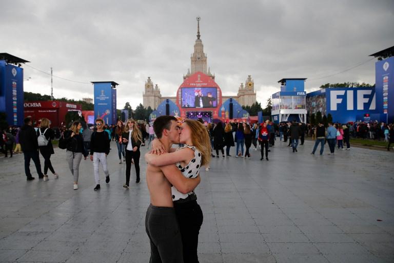 Mondial-2018 - la tension monte dans la fan-zone de Moscou
