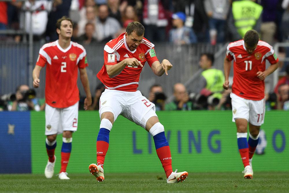 Mondial-2018: la fête est lancée, la Russie frappe d'entrée