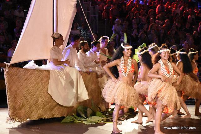 La prestation de "Te Tiare nō Beachcomber" en photos