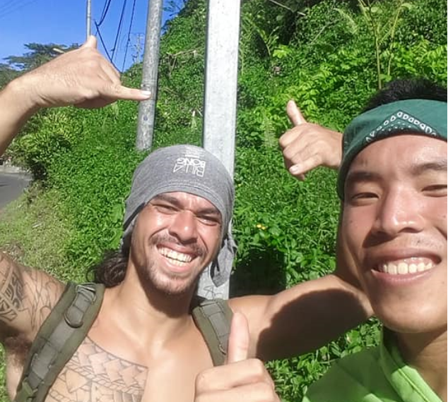 Jason et Maiti ont parcouru 115 kilomètres pour alerter sur le réchauffement climatique. crédit : Facebook Nana sac plastique.