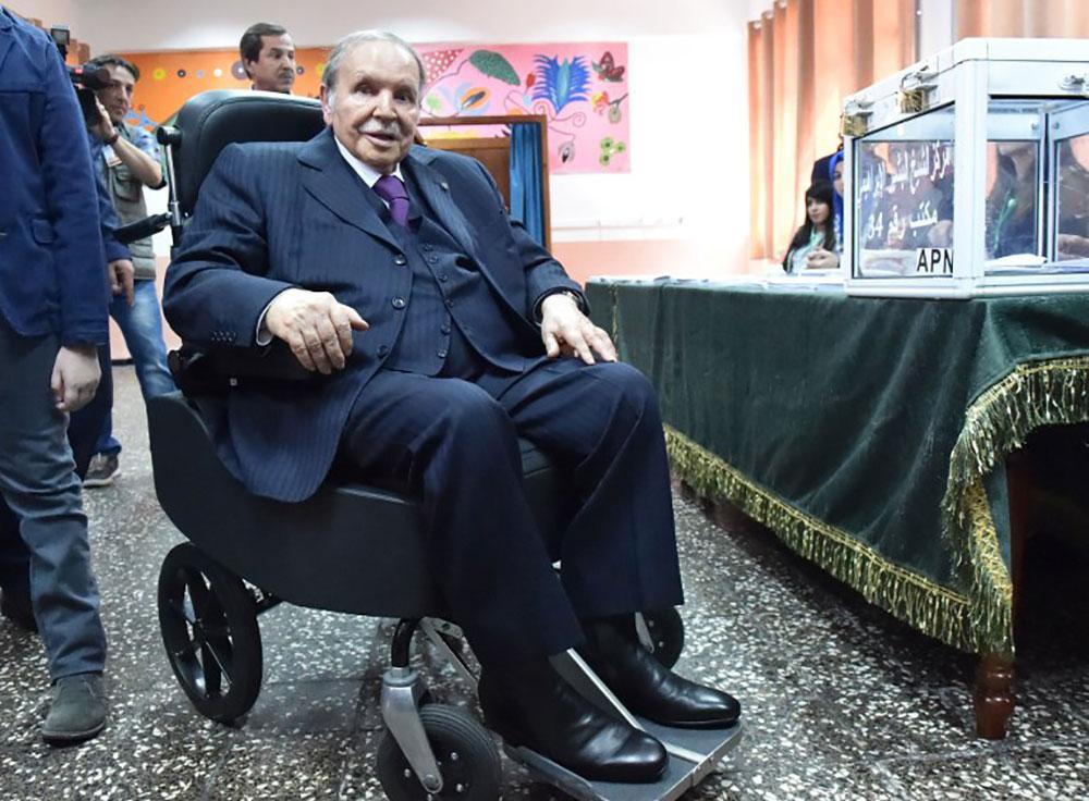 Algérie: Bouteflika va démissionner avant le 28 avril