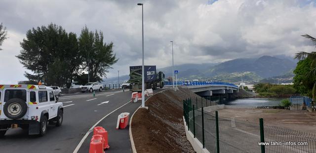 La sortie des véhicules de Motu Uta se fera désormais sur le nouveau pont.