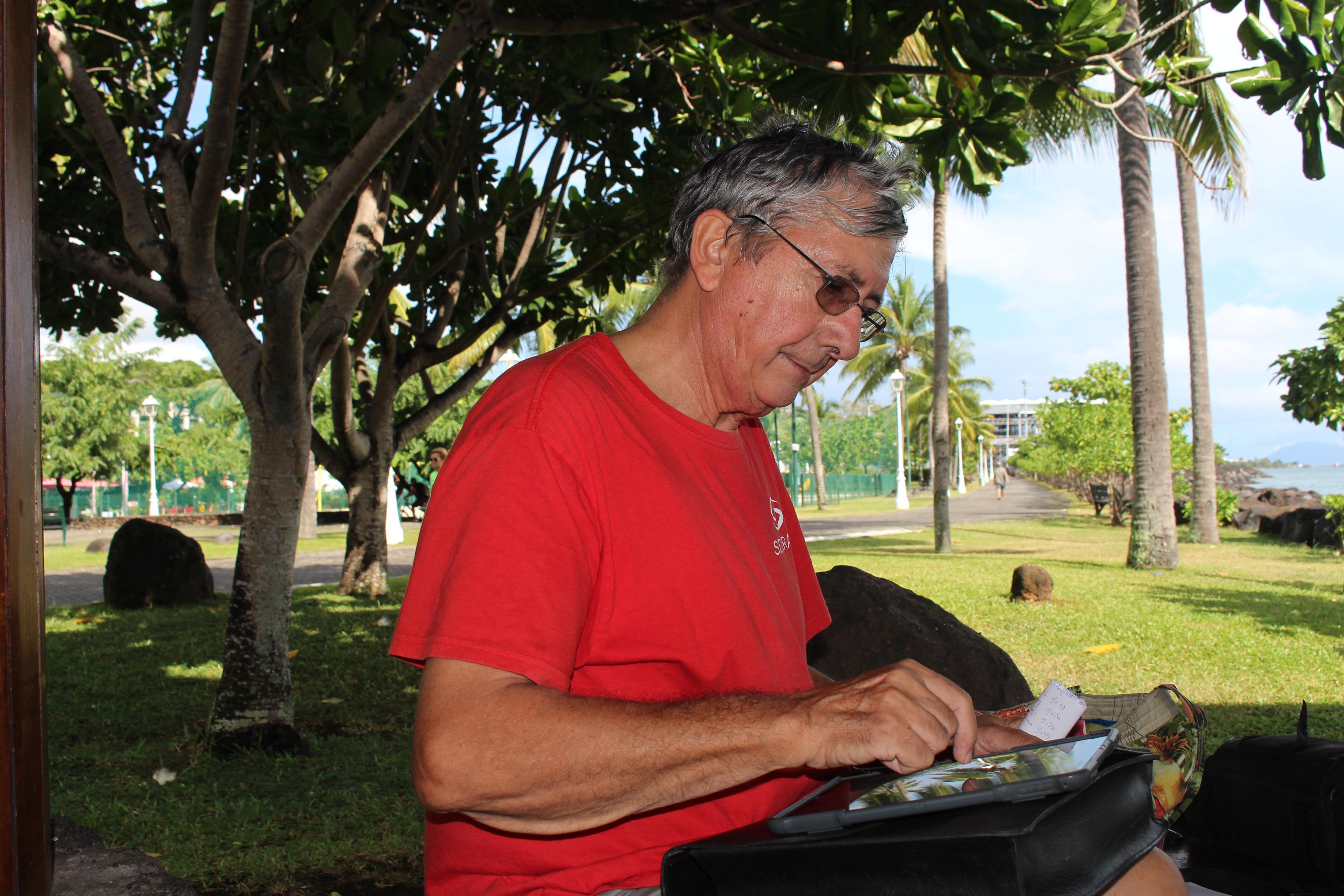 Roger Parodi, membre de la Société d'astronomie de Tahiti (SAT) et de l'association nationale pour la protection du ciel et de l'environnement nocturnes (ANPCEN).