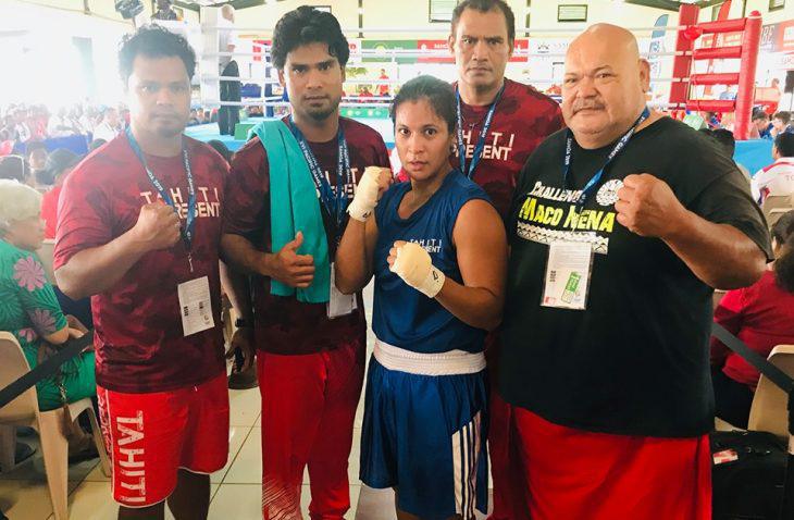 Heiura Nena (en bleu) est la seule de la délégation tahitienne de boxe à être arrivée en finale, où elle s'est inclinée face la Samoane Faasu Loia. (© SportsTahiti)