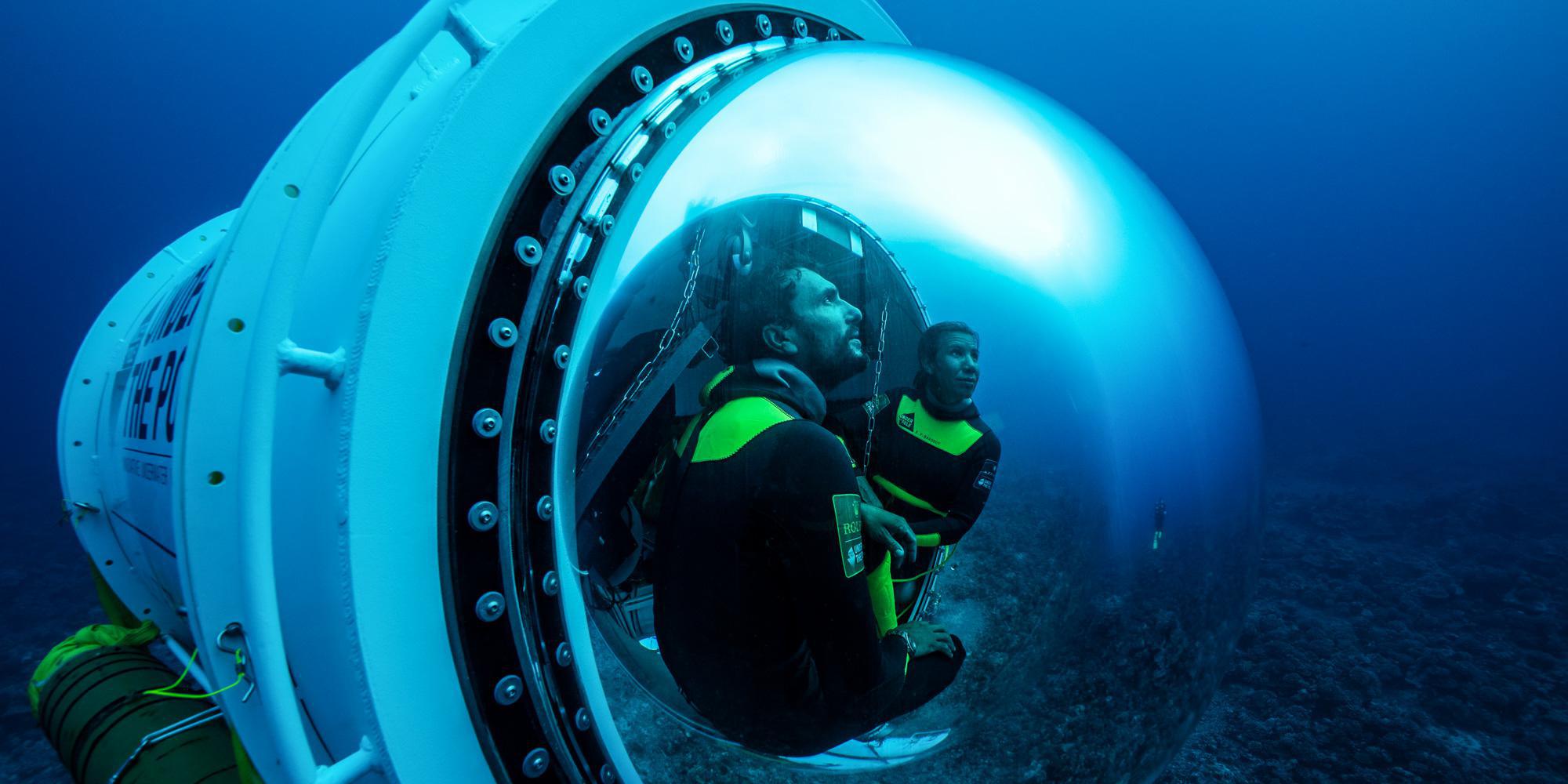 Pour la première fois, les scientifiques ont pu tester la Capsule, un prototype d'habitat sous-marin. Leurs "yeux et oreilles", des plongeurs expérimentés, y ont séjourné trois jours pour observer la vie corallienne sur une longue durée (crédit photo : Franck Gazzola / Under The Pole / Zeppelin Network )