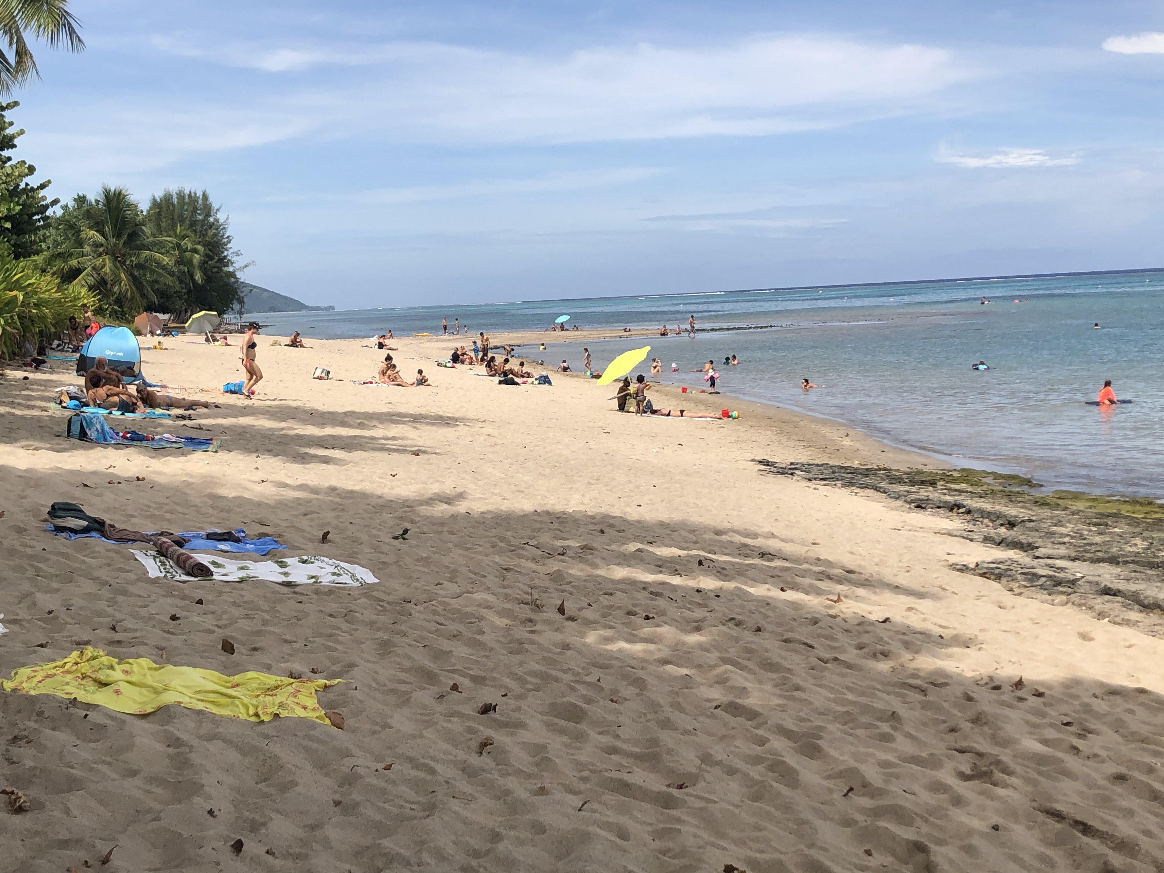 La plage de Vaiava, au PK 18 à Punaauia, a été prise d'assaut par les baigneurs.