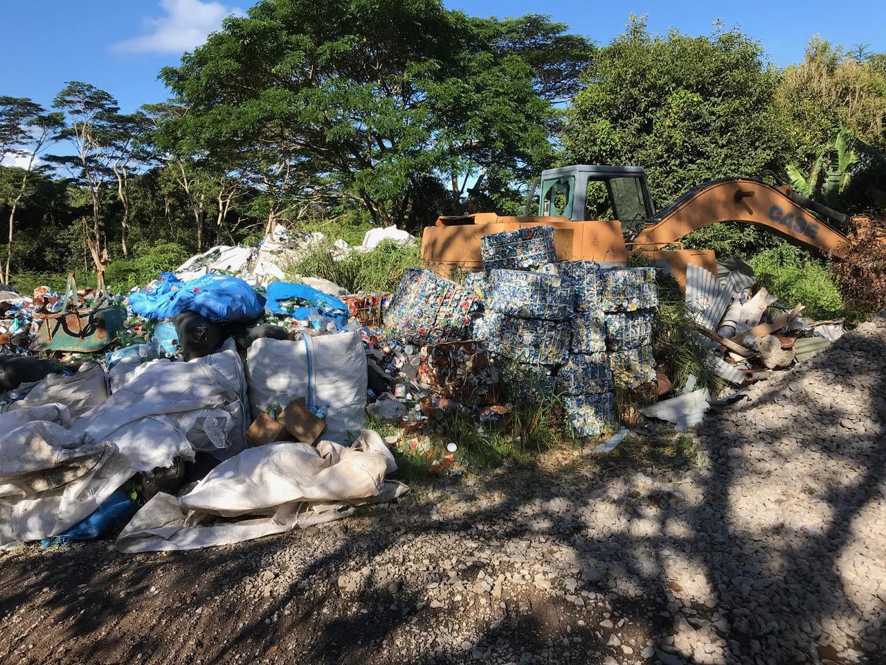 Déchetterie sauvage à Mangareva