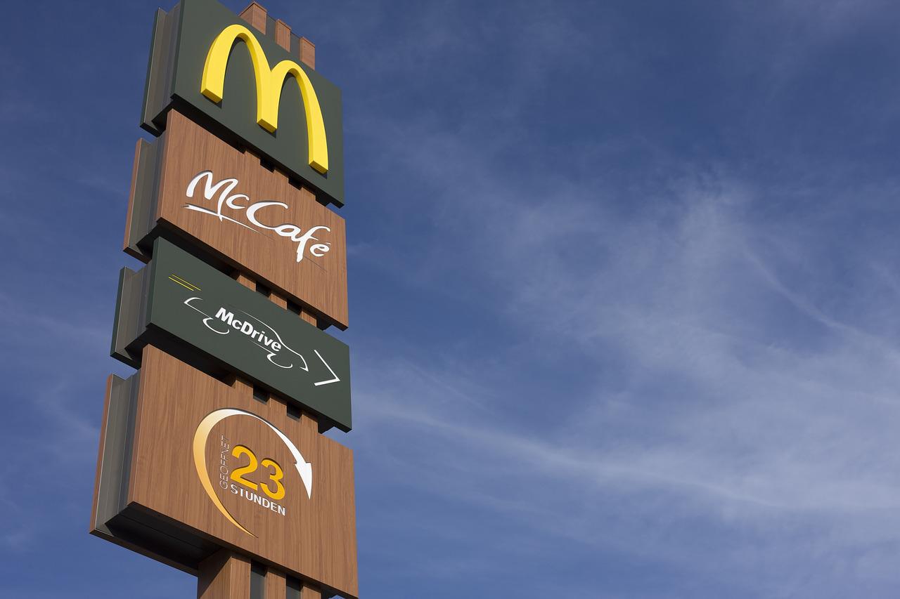 Indonésie: ruée sur le menu "BTS" de McDo, 13 restaurants ferment par peur du Covid