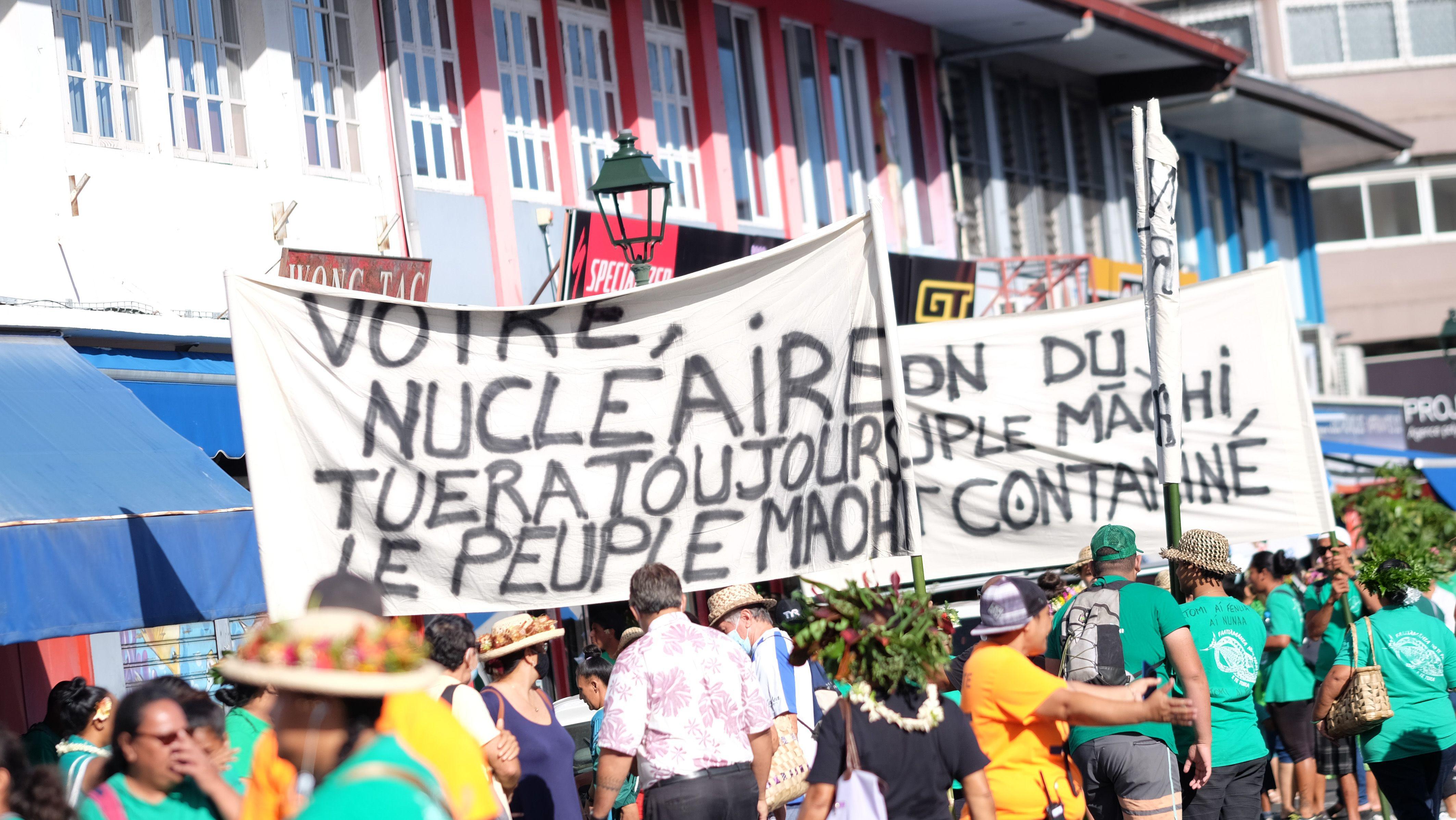 Une marée humaine honore le 55e anniversaire du 1er essai nucléaire