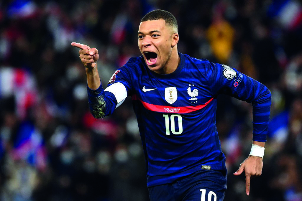 Football : Mbappé va "finir la saison au PSG, à 100%"