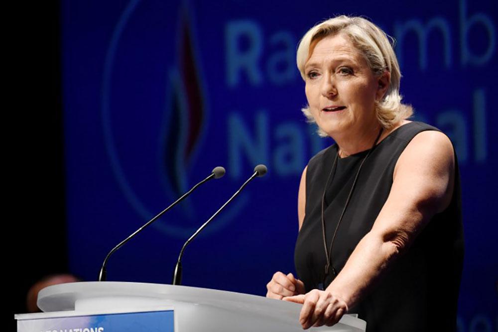 Marine Le Pen lorgne les parrainages polynésiens