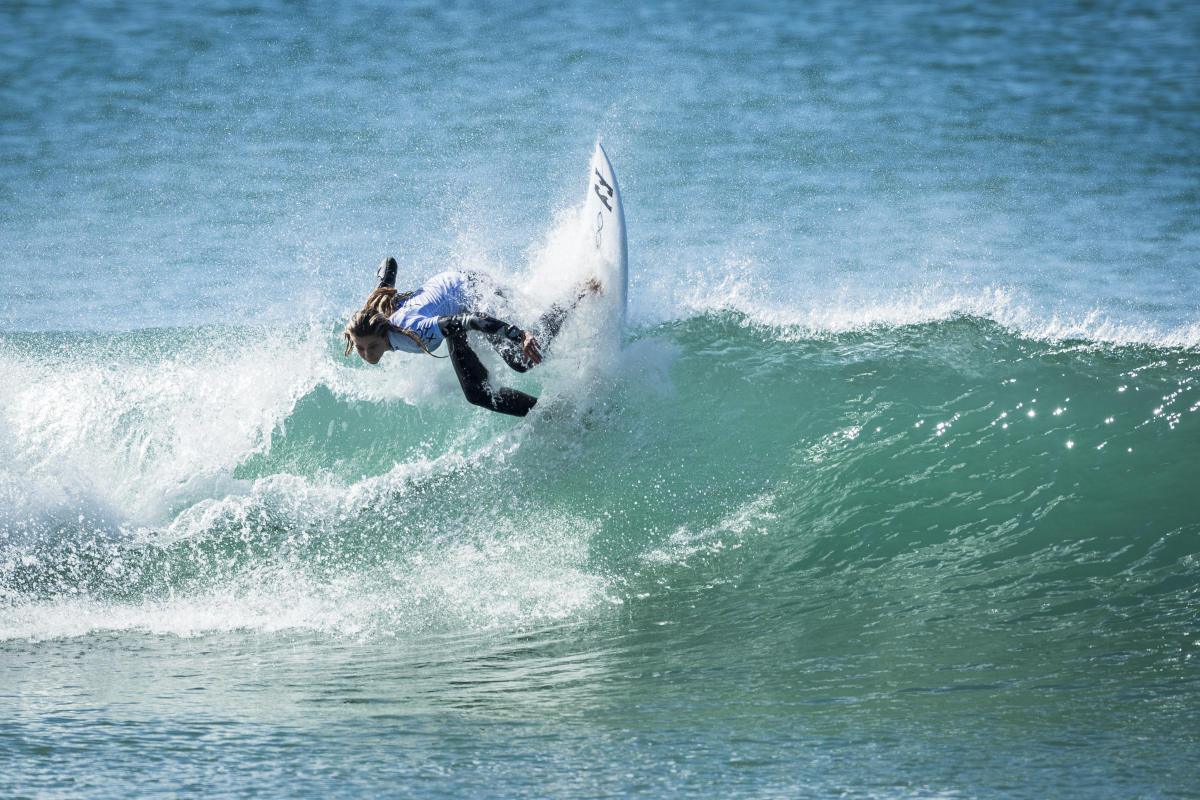 Aelan Vaast s'envolera à la fin du mois de mai pour le Salvador, où elle disputera les championnats du monde juniors ISA.(© WSL / DAMIEN POULLENOT)