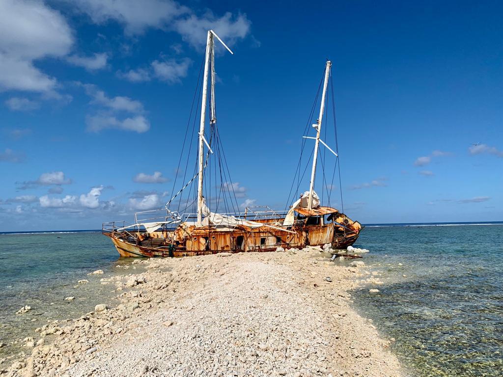 Le ketch de 20 mètres Lorraine D, 60 tonnes était échoué non loin du Shen Gang Shun depuis mars dernier.