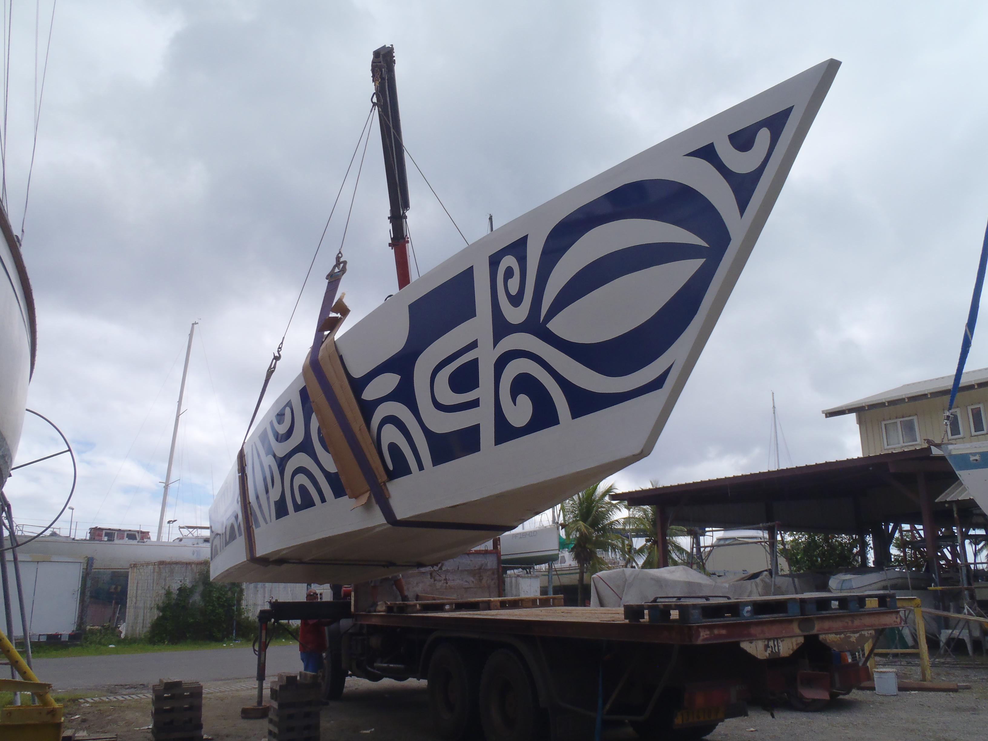 Raiatea : une pirogue en « sandwich composite ».