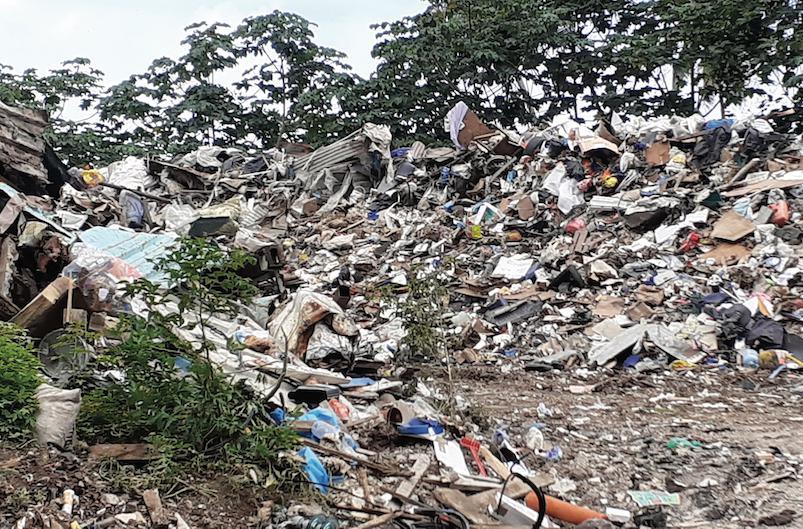 Les assocations Te miti e te fenua et Vai ava sont à l'origine du collectif A Ti'a Raiatea qui se bat pour une meilleure gestion des déchets sur l'île. ©Marion Alexandre