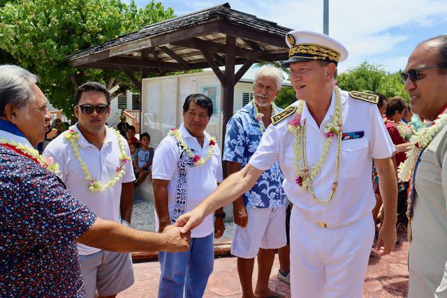 Éric Spitz à son arrivé à Rangiroa. Crédit photo : haut-commissariat.
