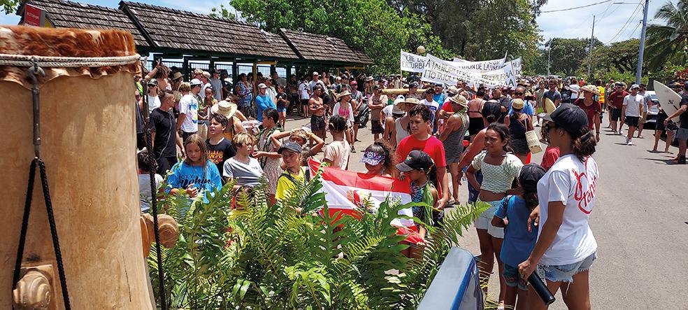 Mobilisation à Teahupoo contre la tour des juges