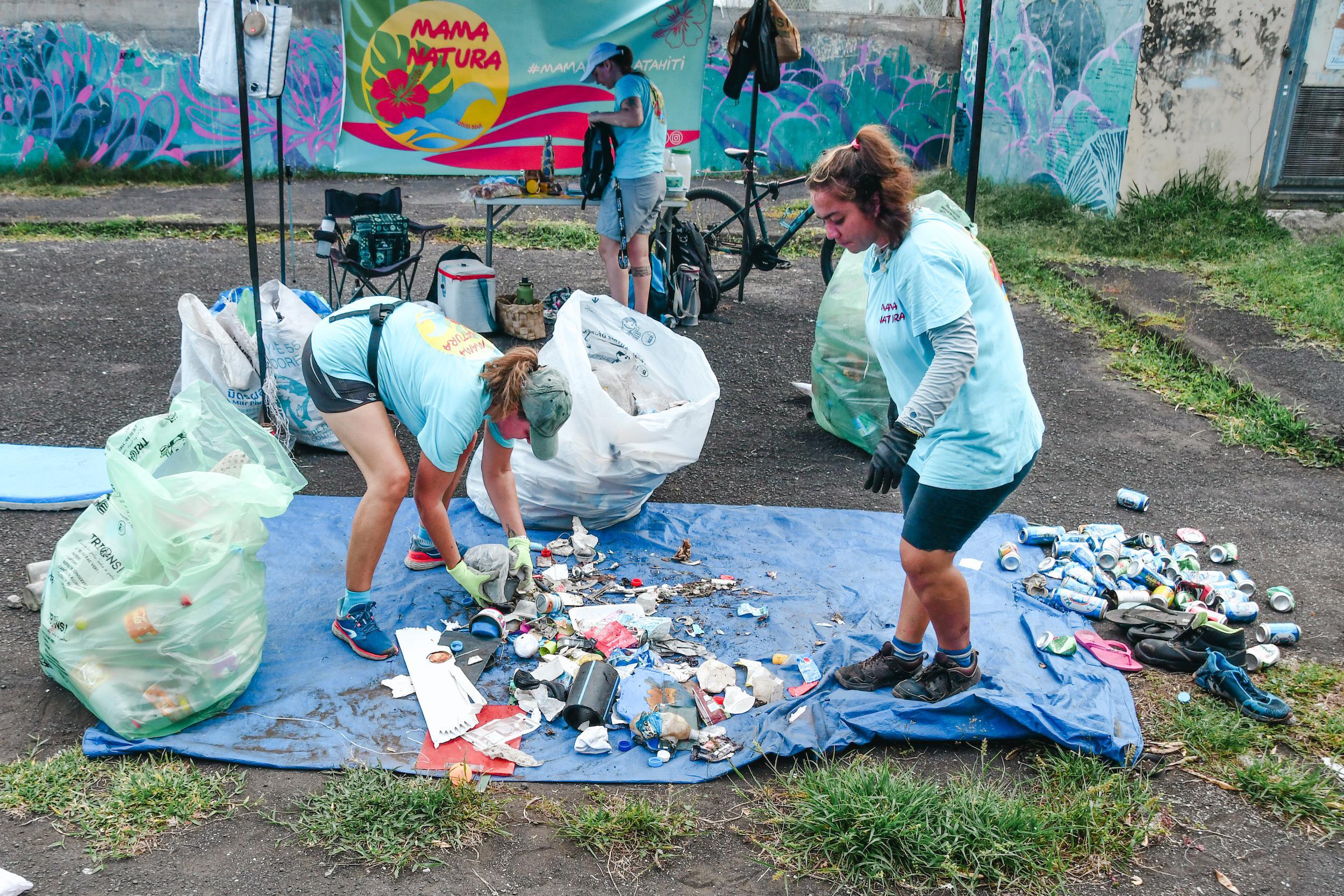 Ce mardi, l'association Mama Natura a récolté plus de 220 kg de déchets sur la plage de Taunoa.