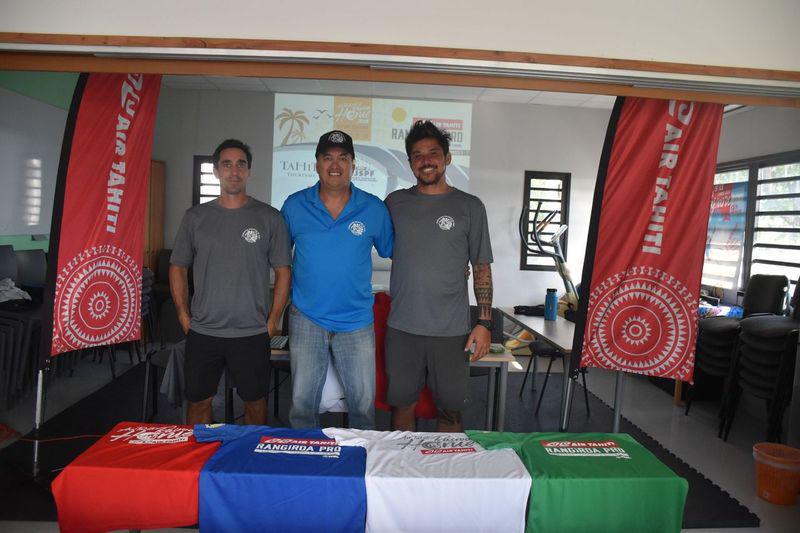 Max Wasna, Gaël Vaast et Kevin Bourez, trois piliers forts de la Fédération tahitienne de surf.