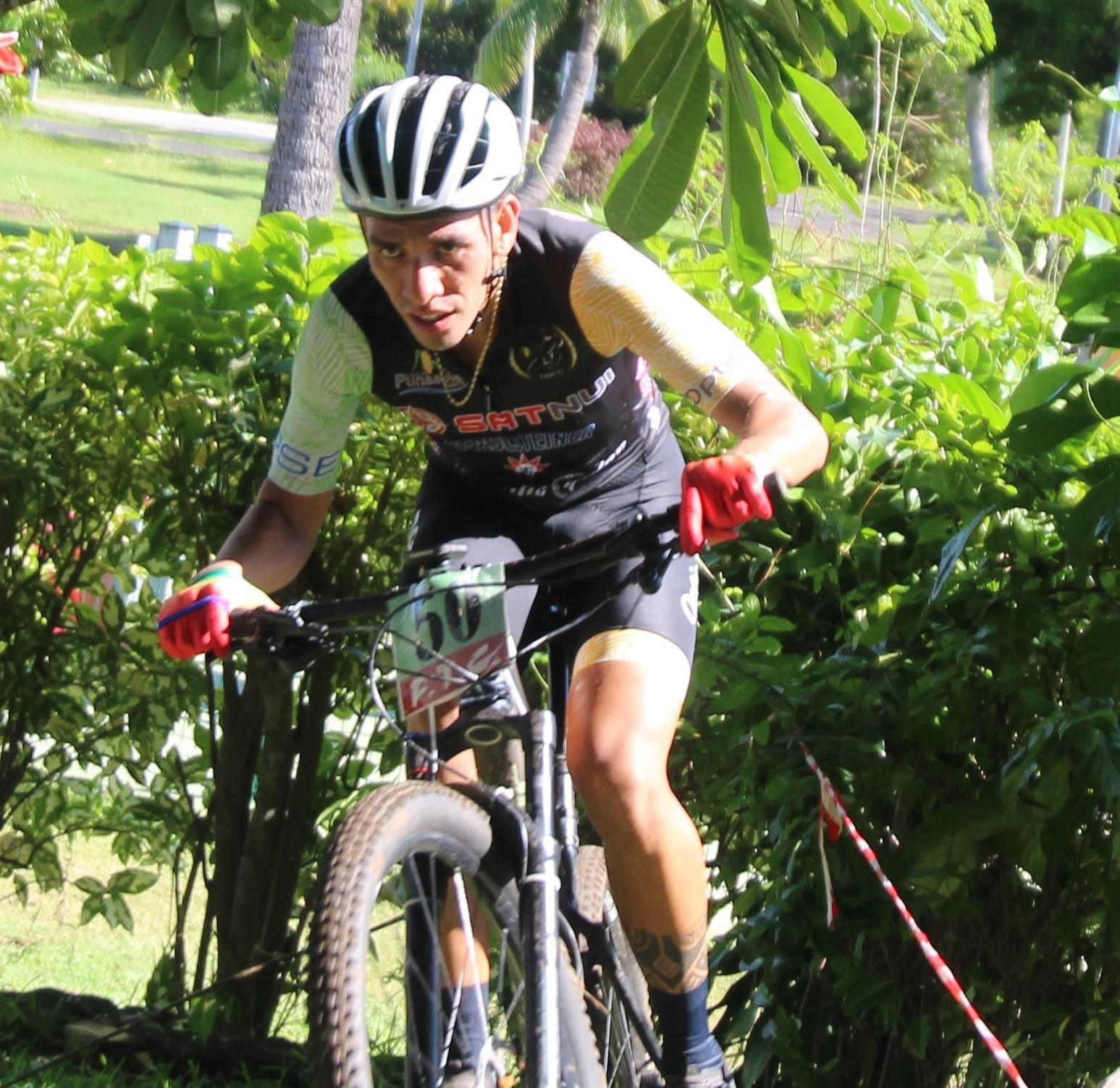 Kahiri Endeler est aussi à l’aise en VTT que sur la route.