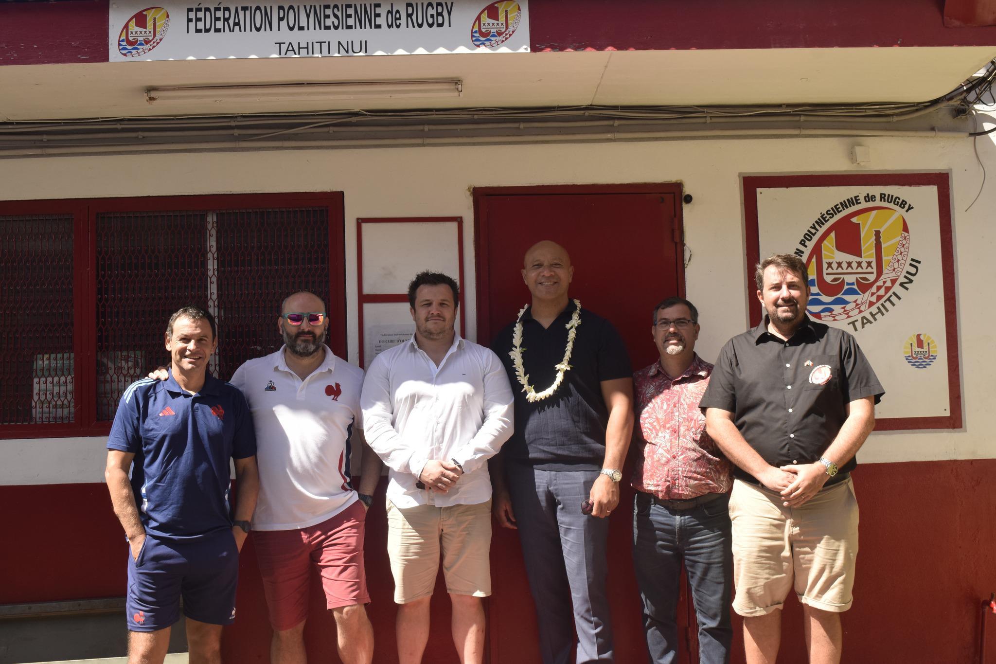 Steve Nardon, Maxime Millet et Jordan Roux de la Fédération française de rugby, aux côtés de Franck Pulutea d’Oceania Rugby et de Patrick Lopez-Diot et Teiki Dubois de la Fédération polynésienne de rugby.