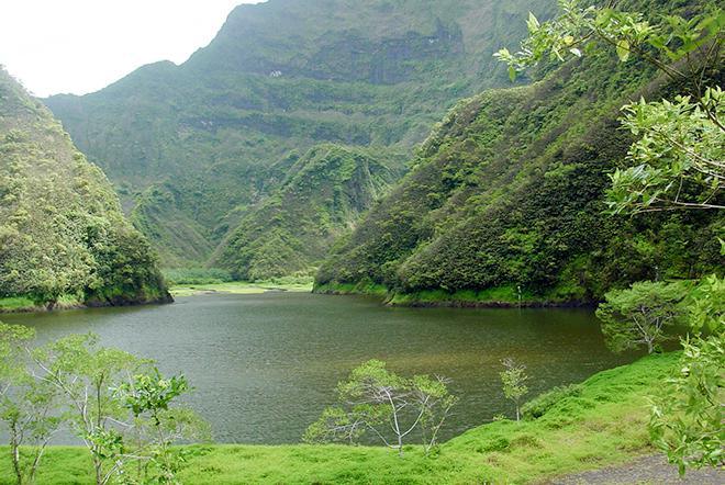 Depuis 2008, l'accès au lac de Vaihiria est devenu quasi impossible en raison du blocage de la route traversière depuis Mataiea. La situation perdure encore aujourd'hui malgré les décisions de justice.