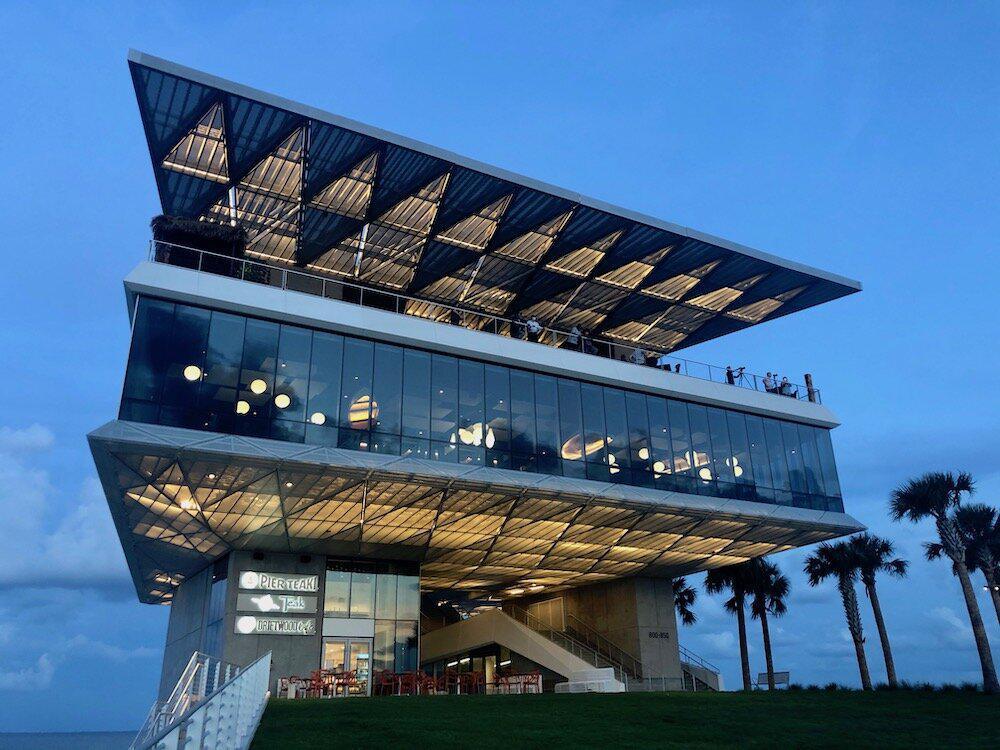 Der neue Pier in St.Petersburg Der neue Pier in St.Petersburg