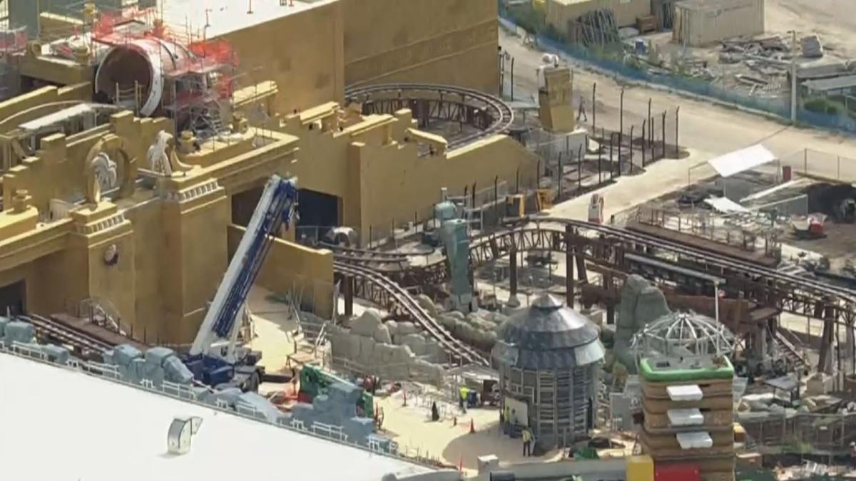 Schaut euch die Achterbahnen an, die in Epic Universe eingeführt werden. Schaut euch die Achterbahnen an, die in Epic Universe eingeführt werden.