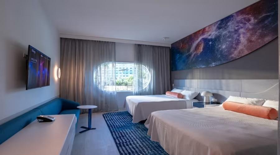 Ein Blick in das neue Universal Stella Nova Resort vom Epic Universe Ein Blick in das neue Universal Stella Nova Resort vom Epic Universe