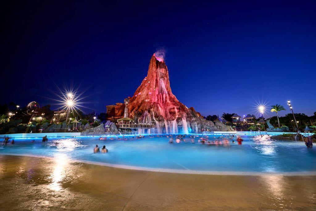 Die Herbstausgabe der Universal Volcano Bay Nights hat begonnen! Die Herbstausgabe der Universal Volcano Bay Nights hat begonnen!
