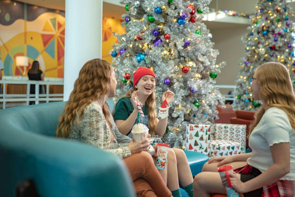 Die Weihnachtsfeierlichkeiten des Universal Orlando Resorts kehren zurück Die Weihnachtsfeierlichkeiten des Universal Orlando Resorts kehren zurück