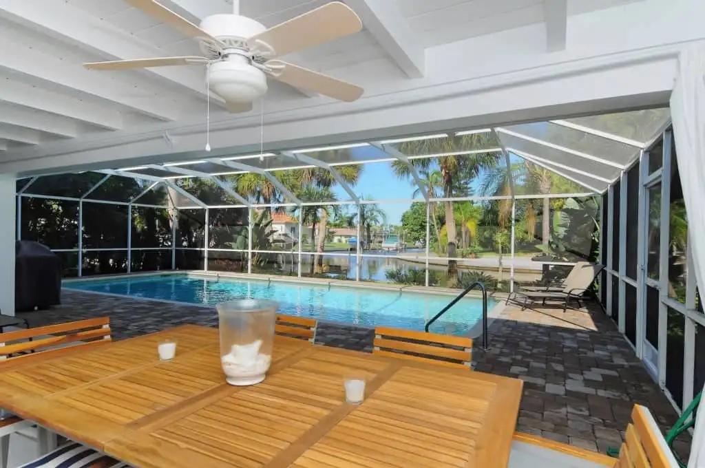 Villa "Happy Dolphin"