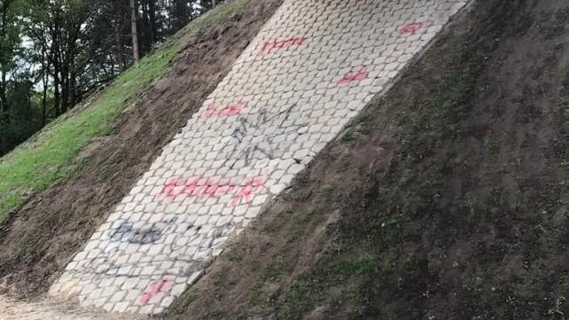 Vandalisme voetgangersviaduct Einderheide Vandalisme voetgangersviaduct Einderheide