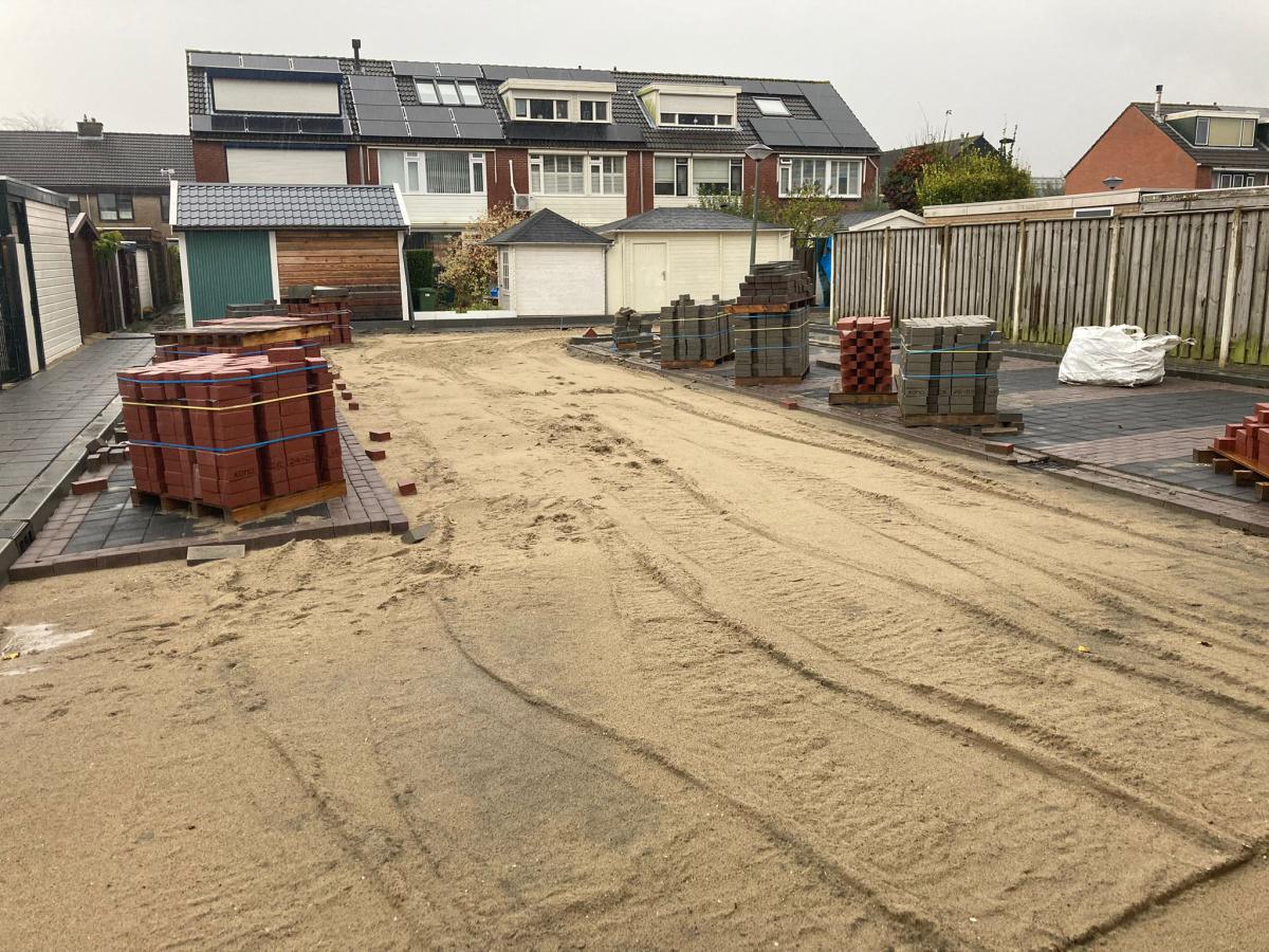 Ondanks de vele regen gaan de werkzaamheden gestaag door Ondanks de vele regen gaan de werkzaamheden gestaag door