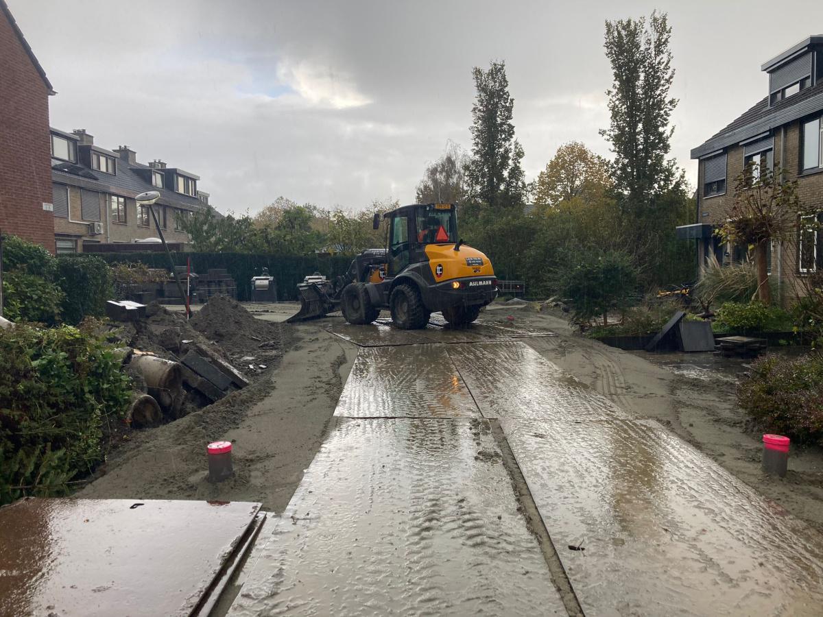 Ondanks de vele regen gaan de werkzaamheden gestaag door Ondanks de vele regen gaan de werkzaamheden gestaag door