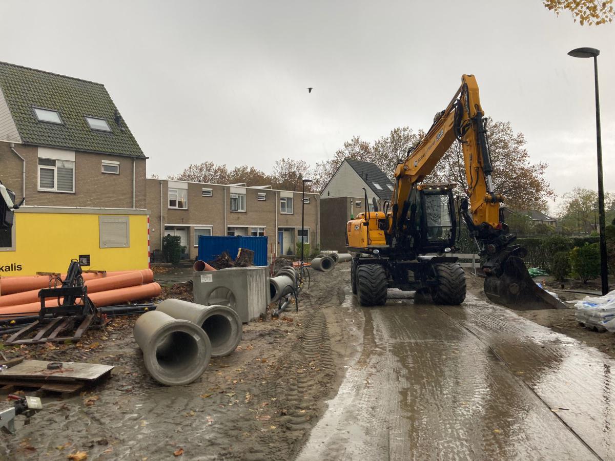 Ondanks de vele regen gaan de werkzaamheden gestaag door Ondanks de vele regen gaan de werkzaamheden gestaag door