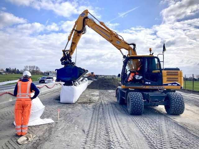 Aanbrengen zand bij Lammenschanstunnel Aanbrengen zand bij Lammenschanstunnel