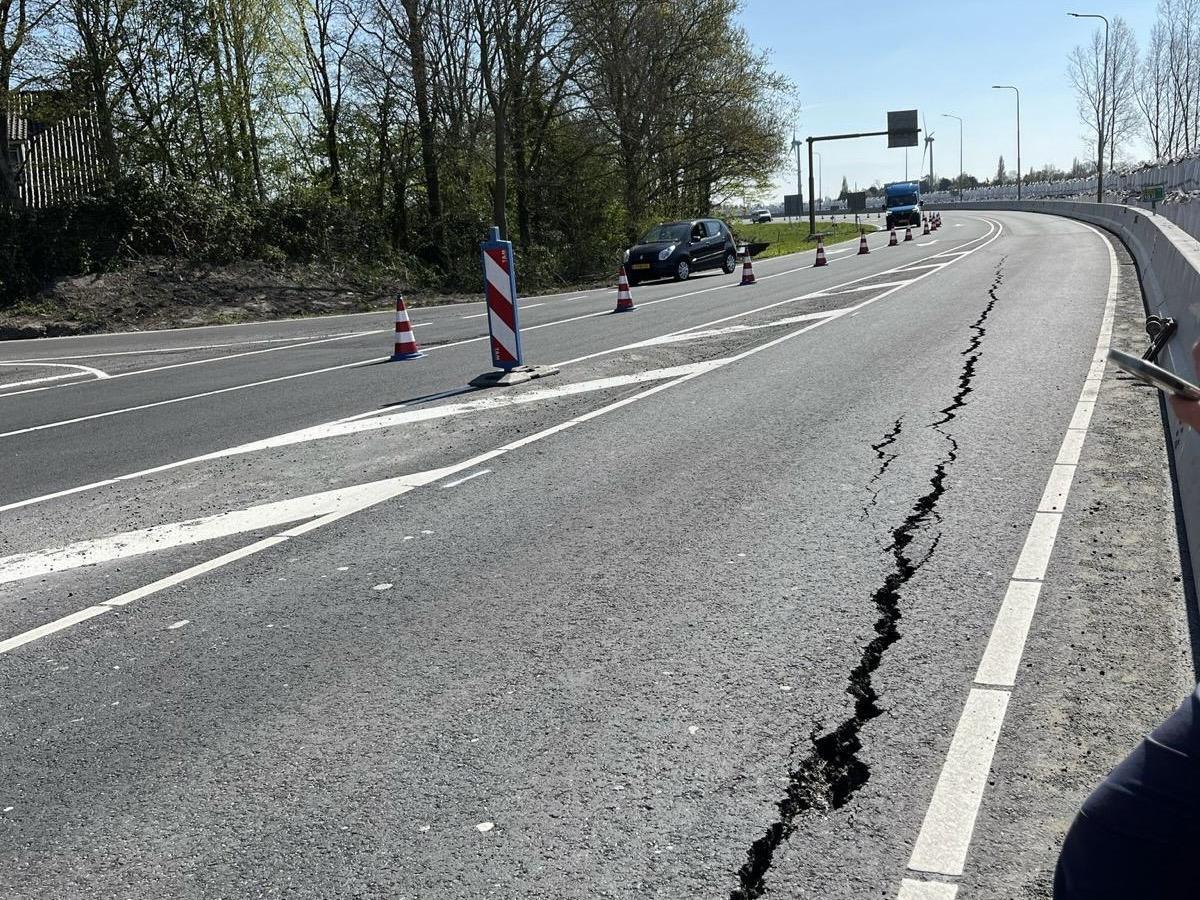 Spoedreparatie asfalt N206 Europaweg Spoedreparatie asfalt N206 Europaweg