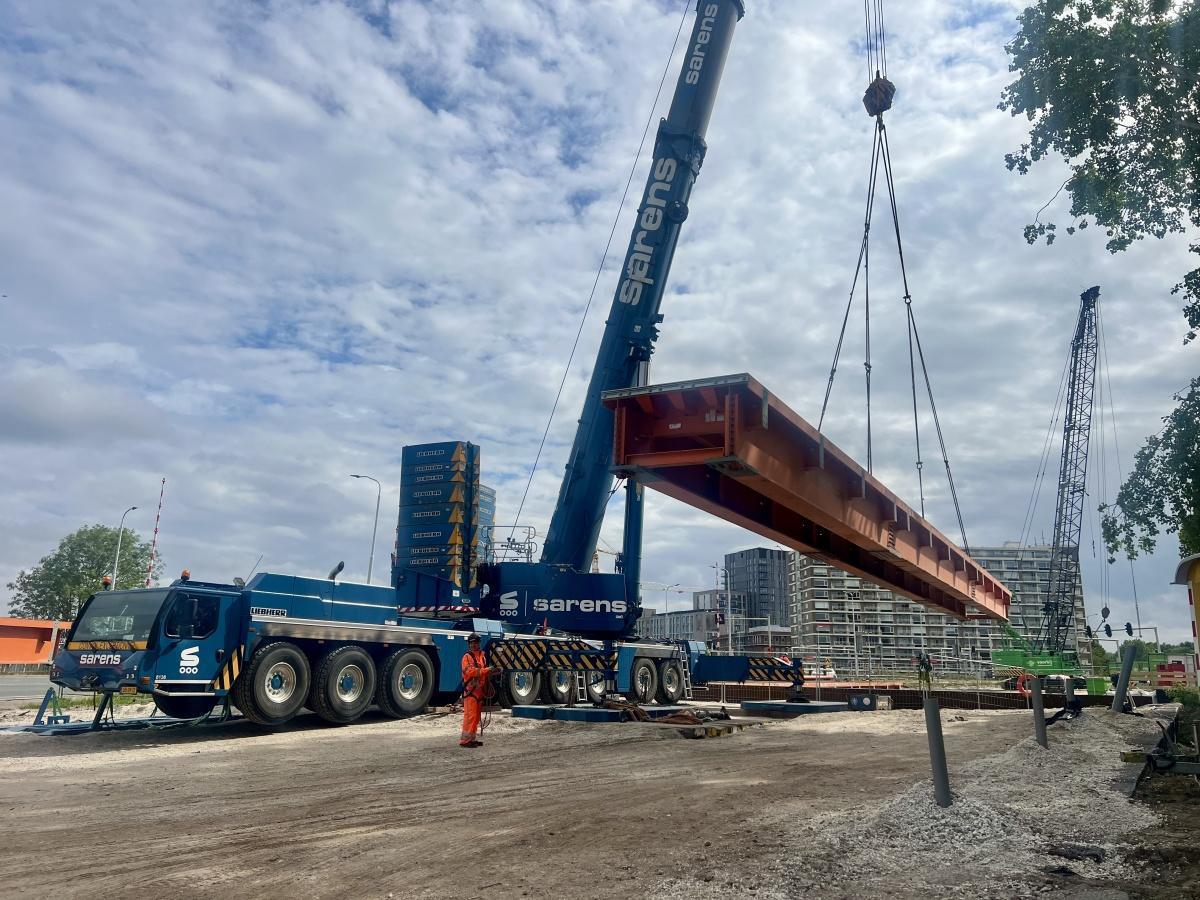 Tijdelijke Trekvlietbrug succesvol ingehesen Tijdelijke Trekvlietbrug succesvol ingehesen