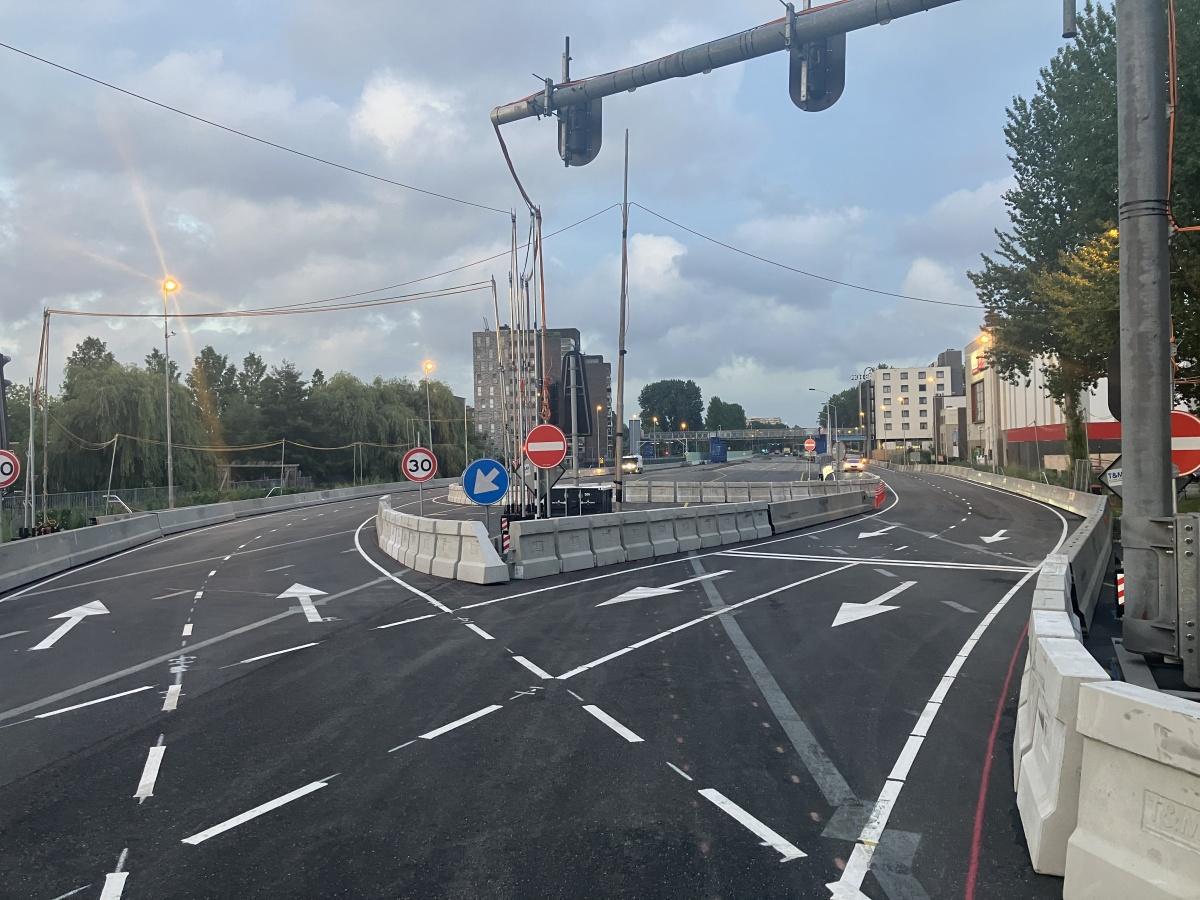 Dinsdagavond 5 augustus: verkeersregelaars kruispunt Wibautstraat-Thorbeckeweg 