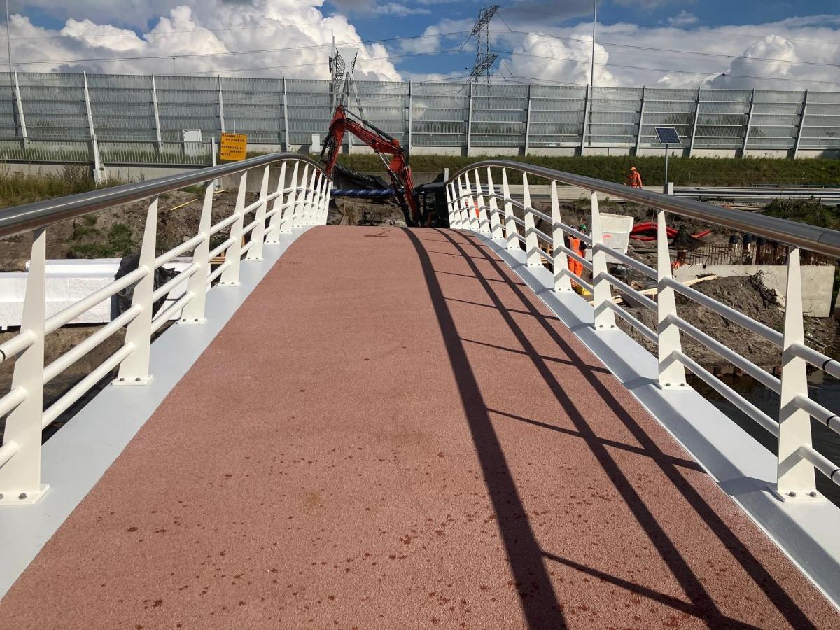 Brugdek Kippenbrug geplaatst