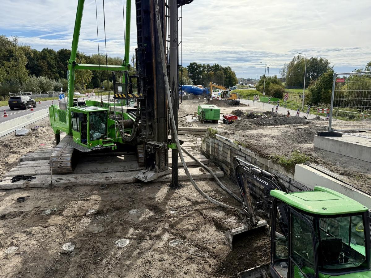 Zaagwerkzaamheden funderingspalen nabij Lammebrug