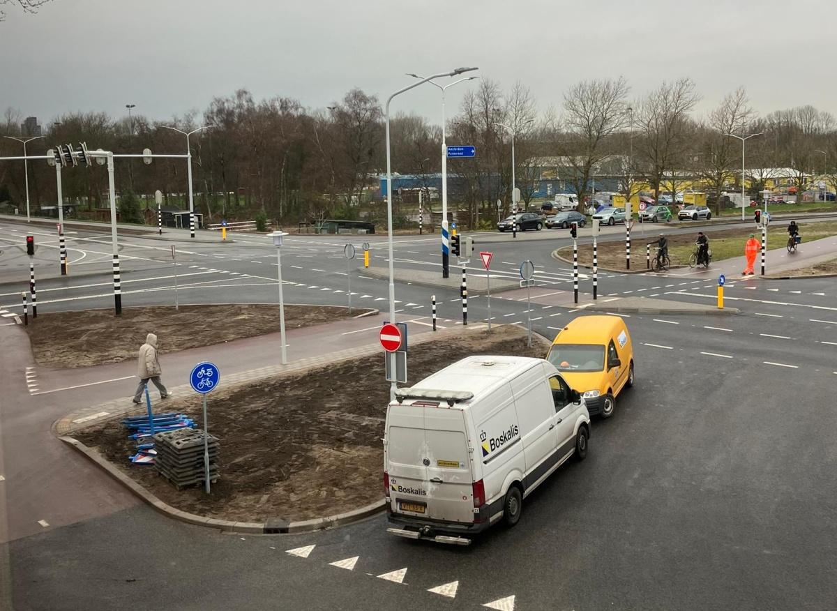 Nieuw kruispunt Noorder IJ-en Zeedijk / Sluispolderweg geopend