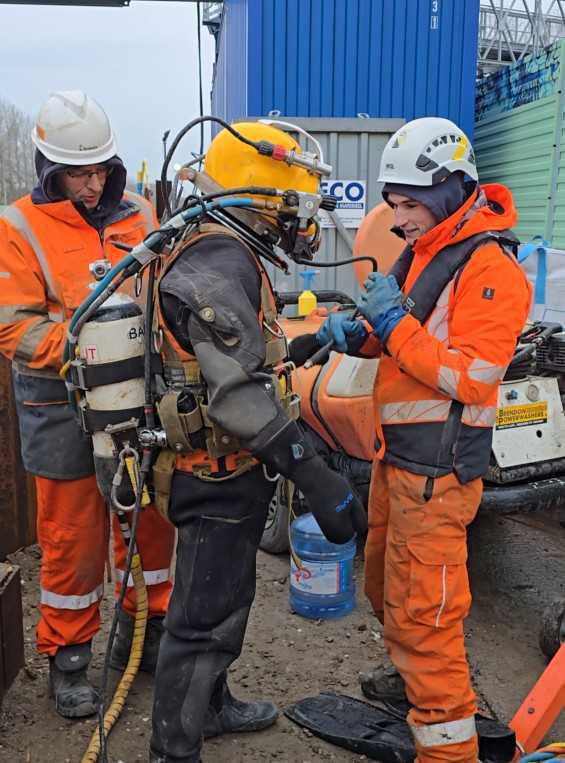 Duikwerkzaamheden bouwkuip – gezamenlijke oefening Duikwerkzaamheden bouwkuip – gezamenlijke oefening
