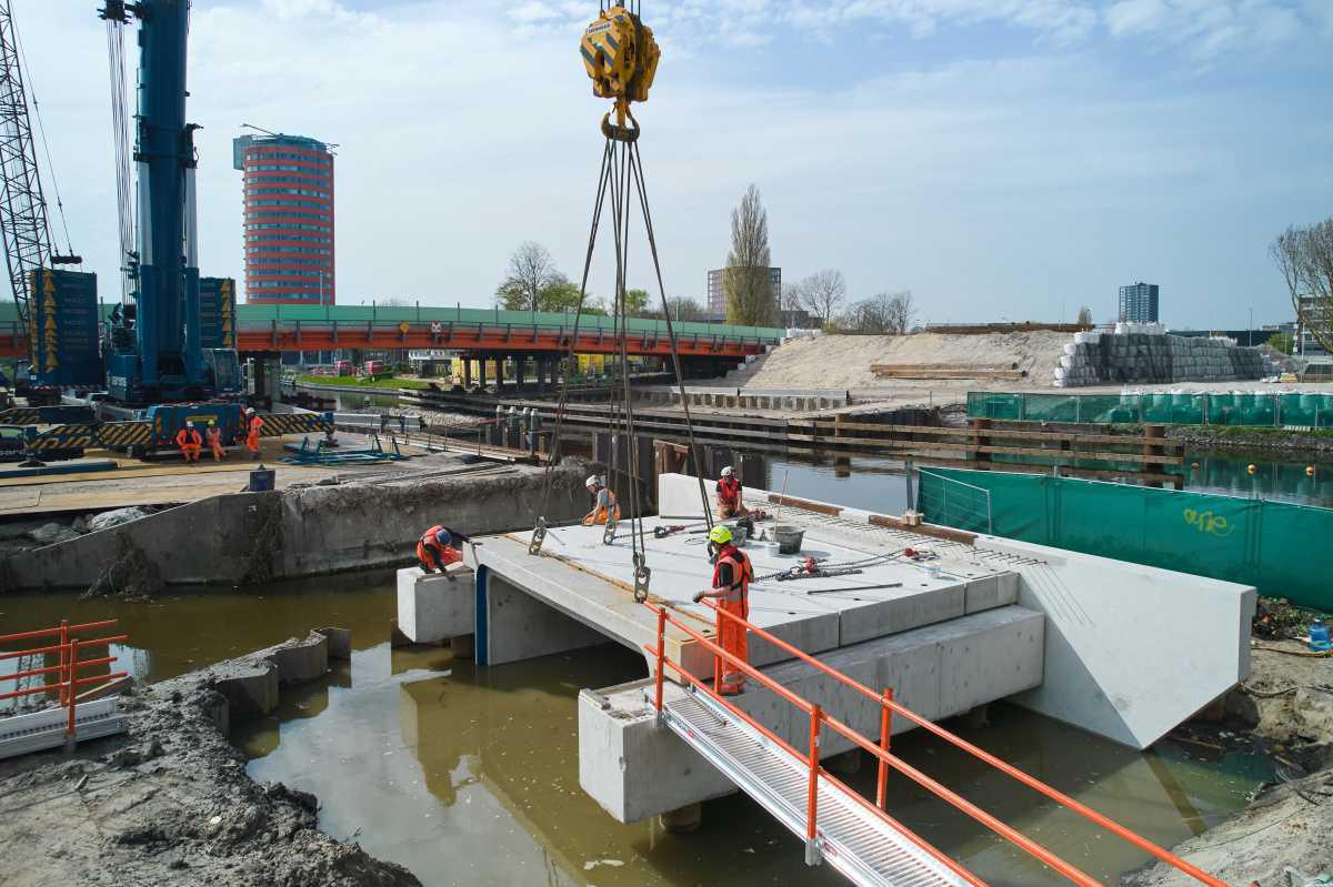 Knotterpolderbrug ligt op z´n plek!