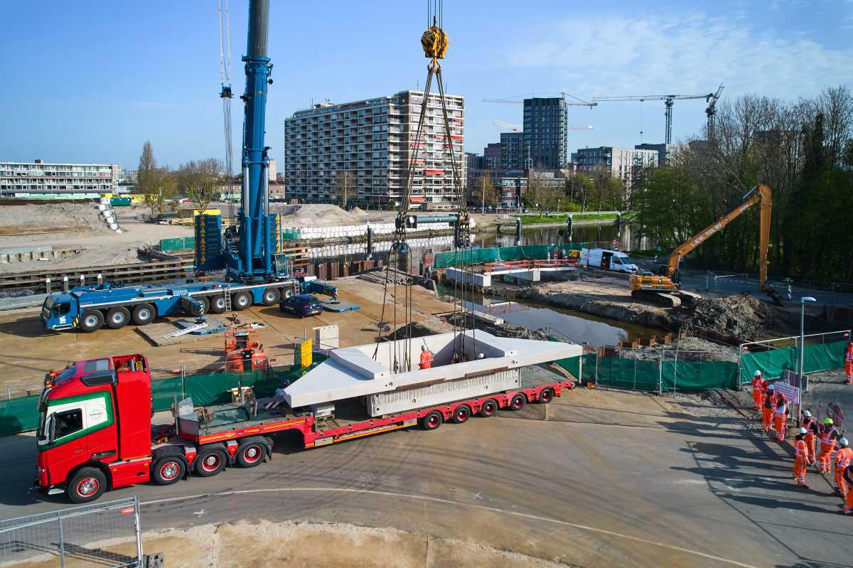 Knotterpolderbrug ligt op z´n plek! Knotterpolderbrug ligt op z´n plek!