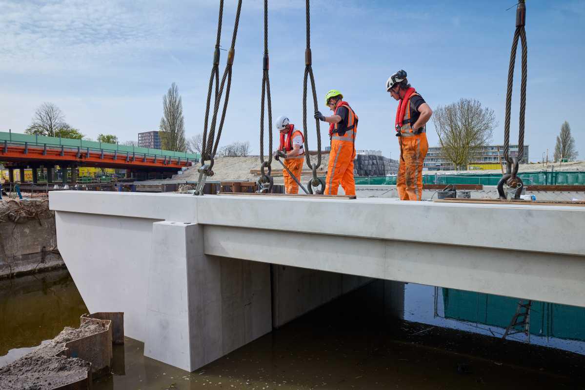 Knotterpolderbrug ligt op z´n plek! Knotterpolderbrug ligt op z´n plek!