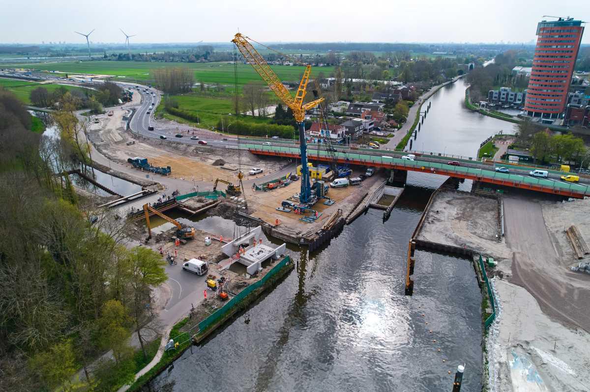 Knotterpolderbrug ligt op z´n plek! Knotterpolderbrug ligt op z´n plek!
