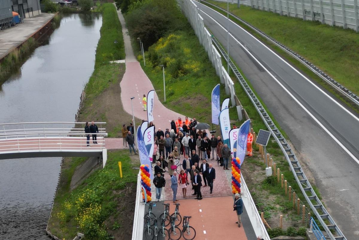 Feestelijke opening Eendenpullenbrug in Oostzaan