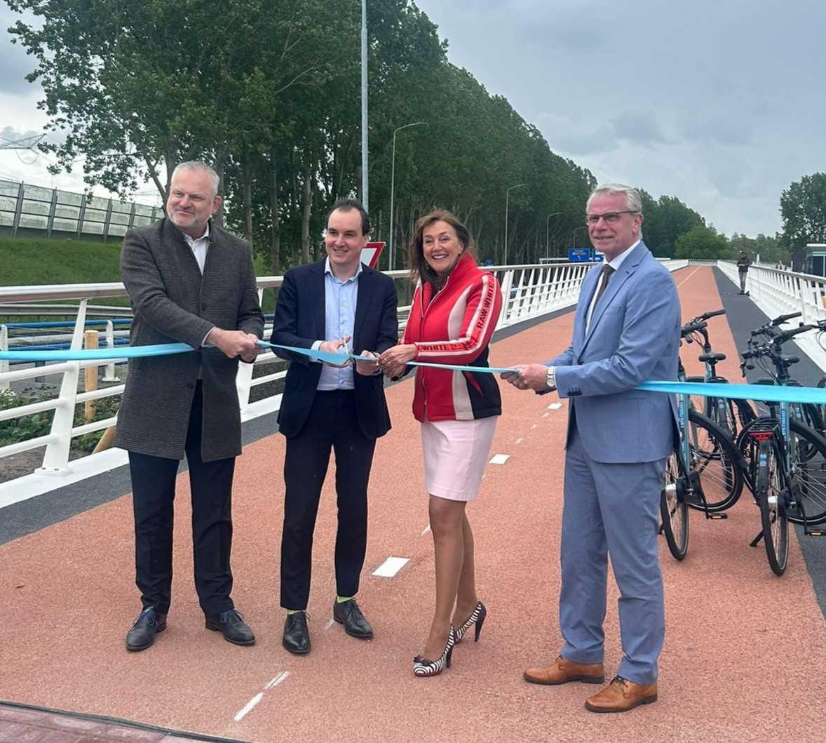 Feestelijke opening Eendenpullenbrug in Oostzaan